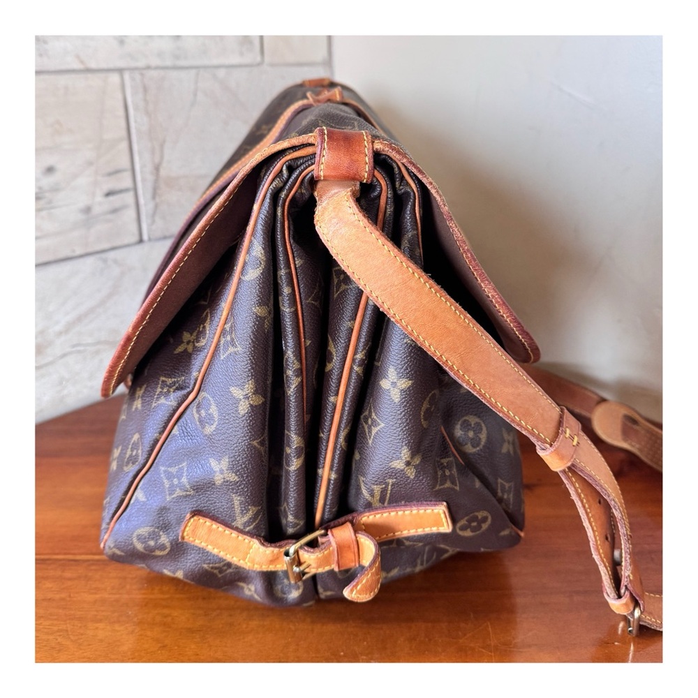 🎉SOLD🎉LOUIS VUITTON SAUMUR 35 SHOULDER MESSENGER BAG - Picture 4 of 15